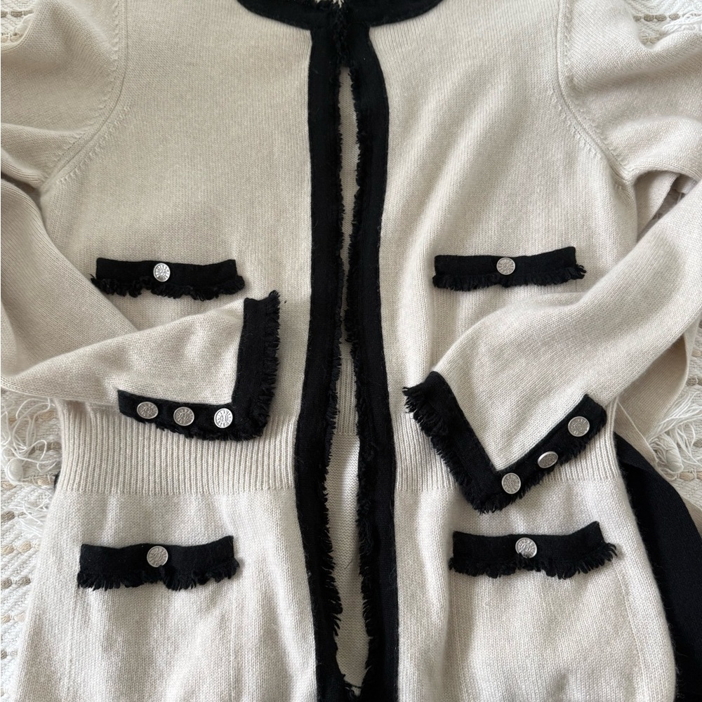 CHANEL 100%cashmere Ecru w/Black fringe trimmed cardigan silver CC buttons Sz 42 - Picture 10 of 10